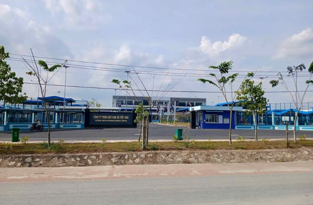 Ben trong mot Cum cong nghiep tren dia ban xa Tra Tan. Anh: Duy Tuan 