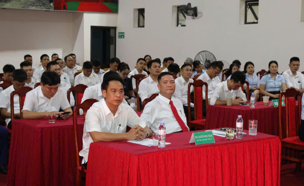 Cac dai bieu du hoi nghi. Anh: Thanh Binh