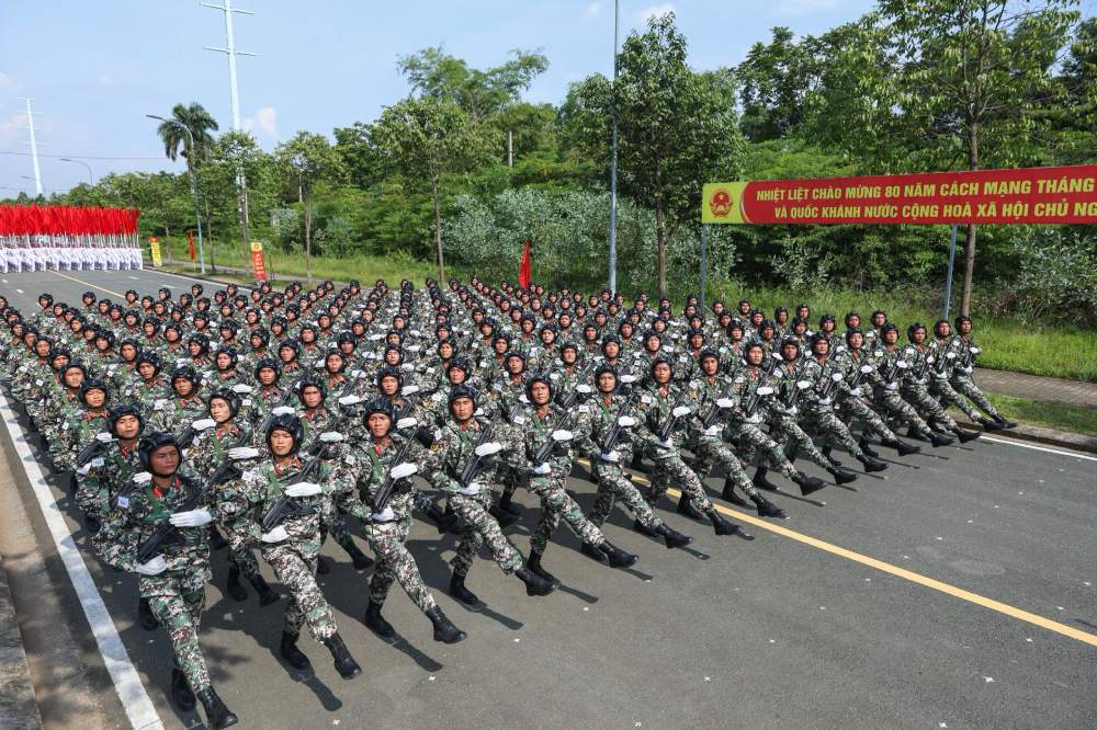 Cac dong tac duoc luyen tap hang ngay de dam bao “dung, deu, manh, dep va thong nhat“. Anh: Tran Vuong