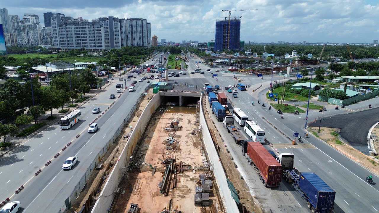 アンフー交差点プロジェクト(ホーチミン市)の建設が遅れています。写真:Anh Tu