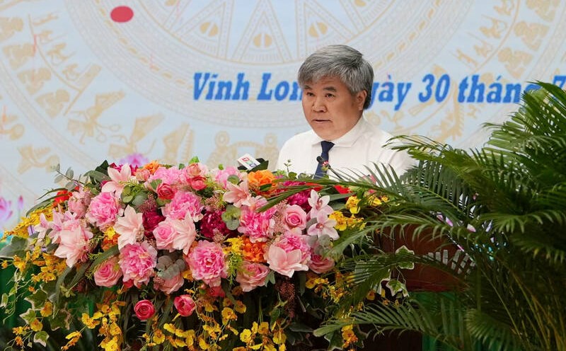 Mr. Duong Van Phuc - Director of Vinh Long Department of Construction spoke at the meeting. Photo: Hoang Loc