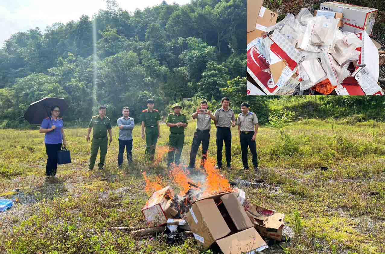 Lực lượng chức năng tiêu hủy 12 bánh heroin, vật chứng vụ án mua bán trái phép chất ma túy. Ảnh: Công an Tuyên Quang.