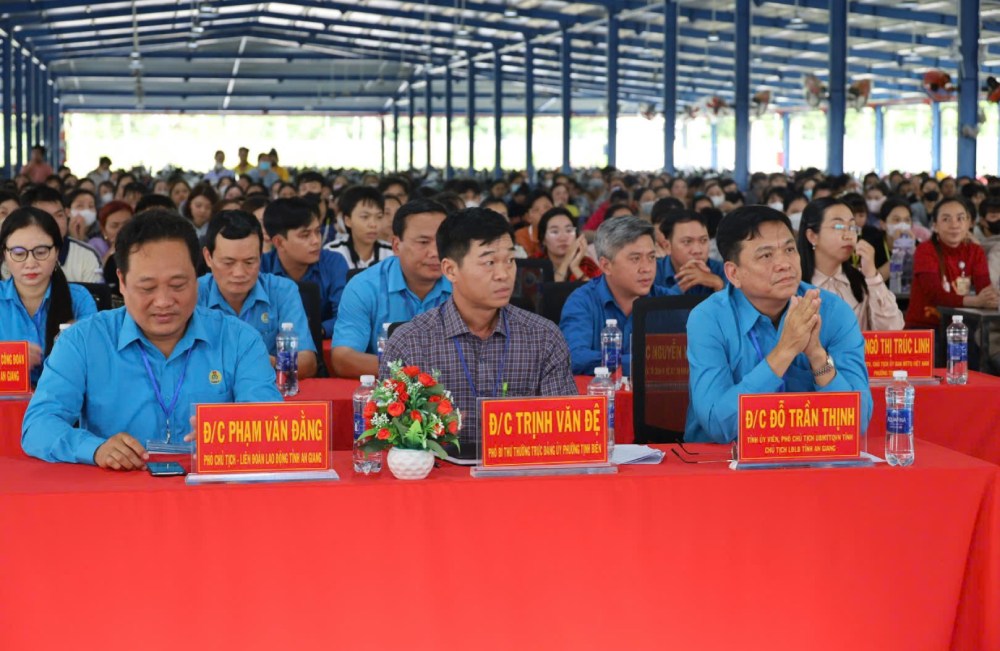 Dai bieu tham du hoi nghi. Anh: Xuan Nhi