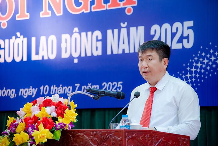 Ong Nguyen Hoang Hai - Tong Giam doc Cong ty bao cao tai Hoi nghi. Anh: Thuy Trinh