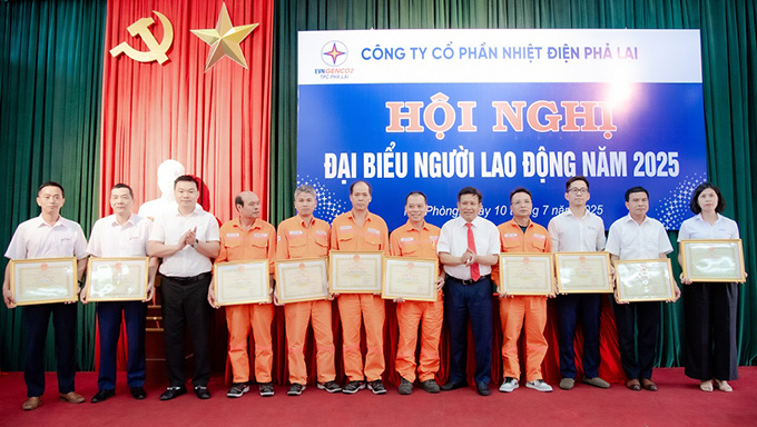 Bieu duong, khen thuong cac tap the, ca nhan co thanh tich xuat sac trong lao dong san xuat nam 2024.