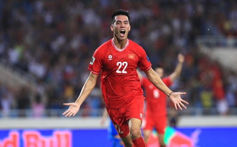 Striker Tien Linh will participate in a friendly match with the 7-a-side team. Photo: Minh Dan