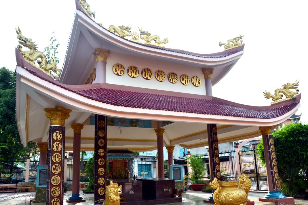 Cong trinh mo su dung chat lieu hien dai, nhung van giu duoc net kien truc dac thu cua co so tho tu, tam linh voi mai dao uon luon vuon len. Anh: Lam Dien  