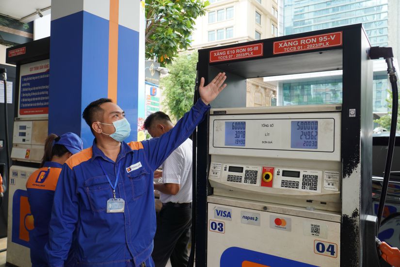 E10 gasoline is sold at stores in Ho Chi Minh City. Photo: Ngoc Le