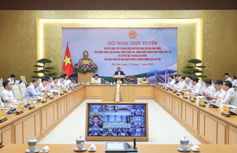 Toan canh phien hop ngay 31.7. Anh: VGP
