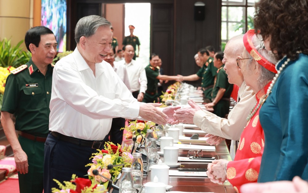 General Secretary To Lam and leaders of the Party and State met with people and workers to celebrate the 78th anniversary of War Invalids and Martyrs Day and the 80th anniversary of National Day. Photo: Hai Nguyen