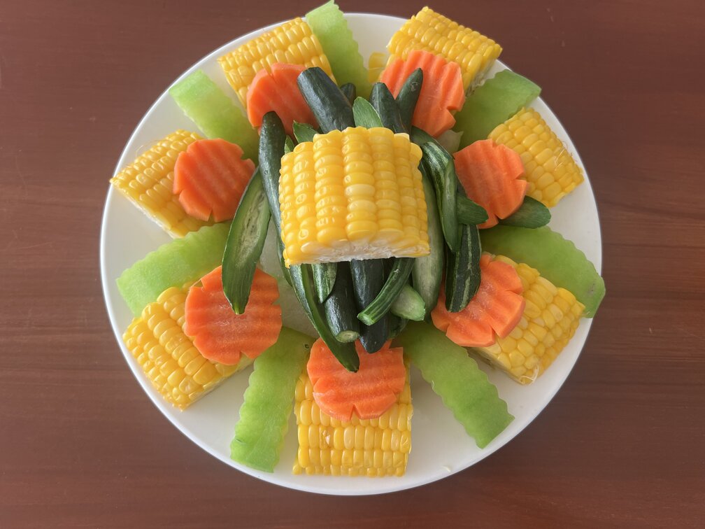 Adding green vegetables and boiled vegetables to lunch will effectively support belly fat reduction. Photo: Kieu Vu