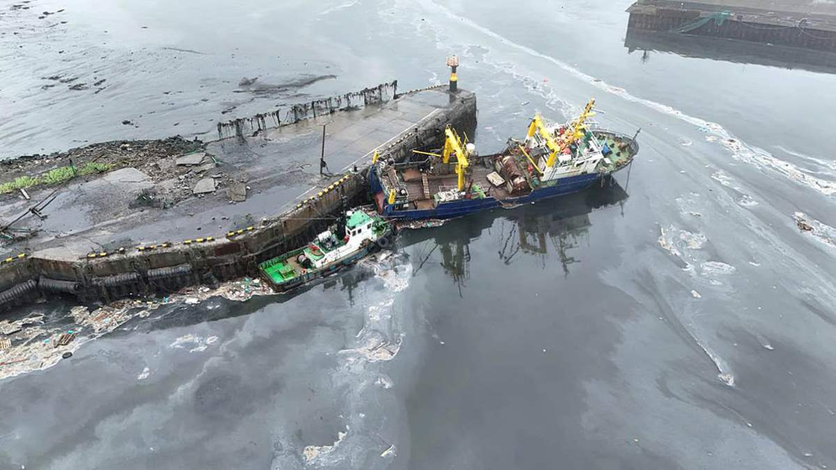 7월 30일 쓰나미로 인한 지진은 원자력 발전소에 영향을 미치지 않았습니다. 사진은 쓰나미가 덮친 후 러시아의 세베로-쿠릴스크 마을입니다. 사진: 사할린 당국