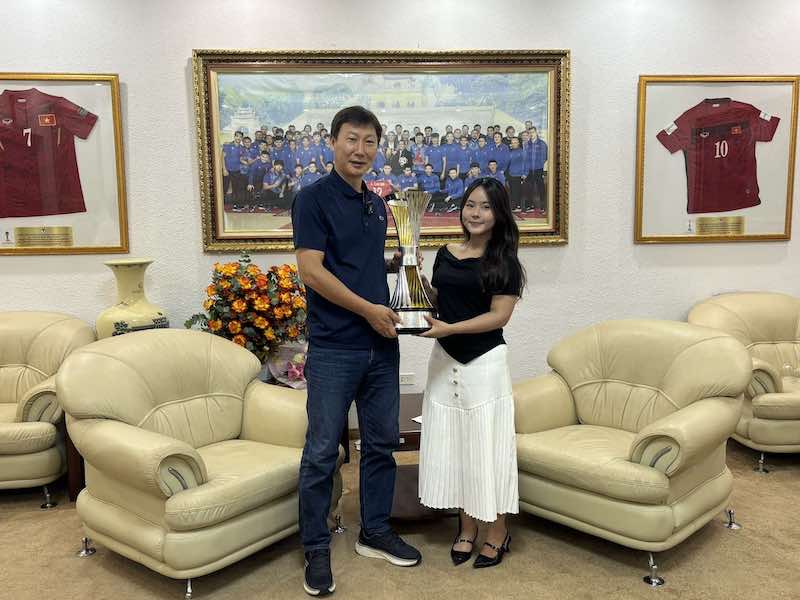 Huan luyen vien Kim Sang-sik va cup vo dich U23 Dong Nam A. Anh: Phuong Trang