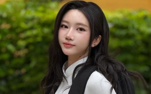 Singer Orange. Photo: Producer Em xinh say hi