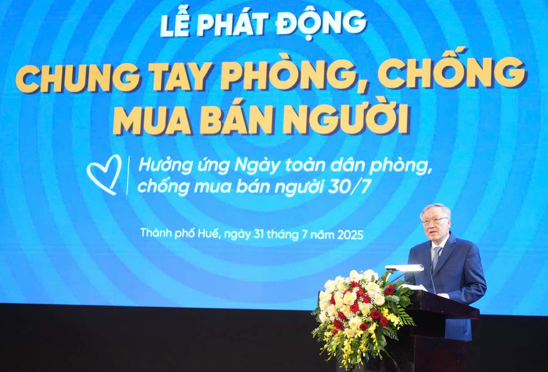 Permanent Deputy Prime Minister Nguyen Hoa Binh spoke at the launching ceremony of the "World Day for Prevention and Combat of Human Trafficking" and "All-people Day for Prevention and Combat of Human Trafficking" held in Hue. Photo: Ngoc Hieu.