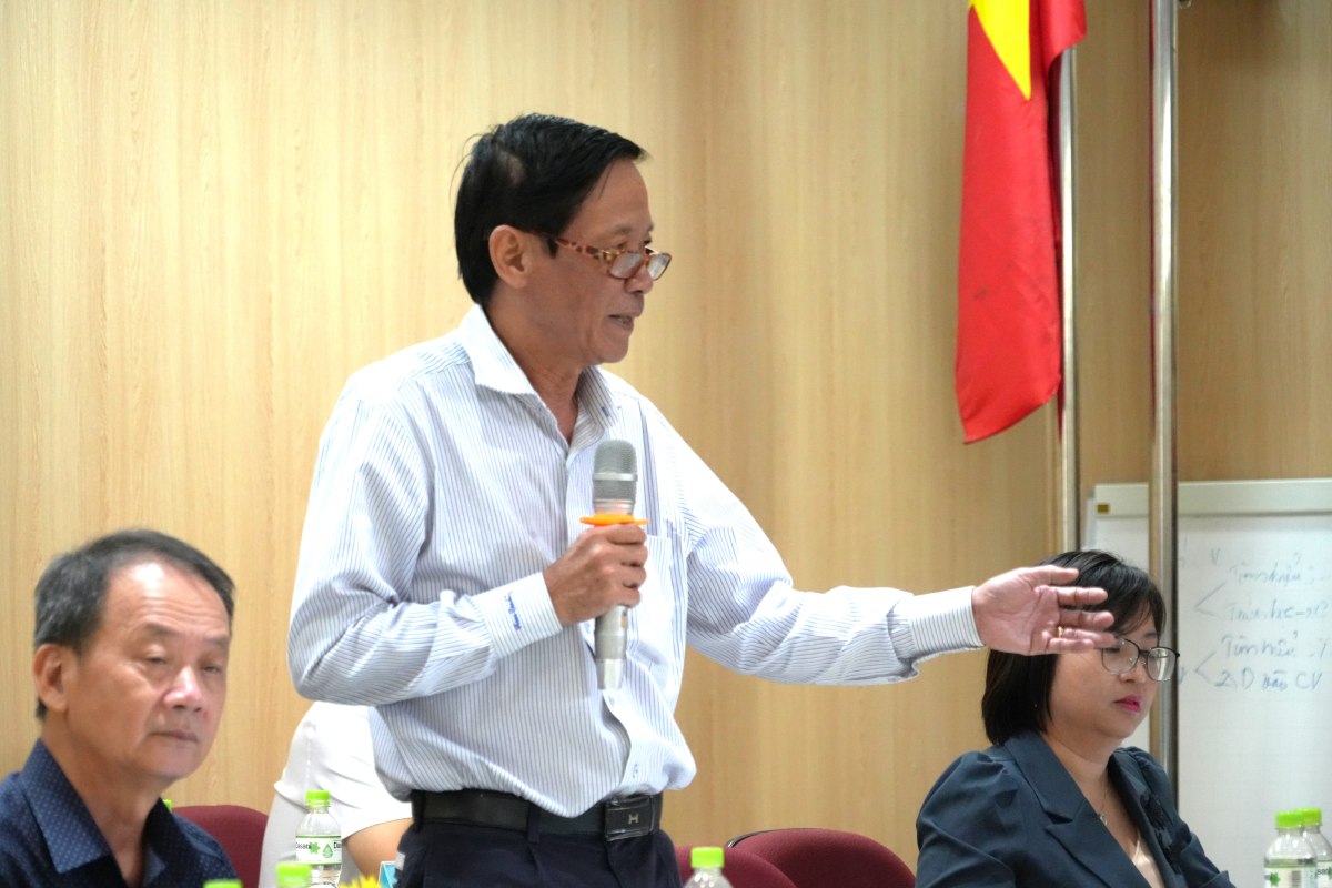 Tien si Nguyen Tan Khuyen neu y kien ve phat trien san pham du lich dem tai hoi thao. Anh: Thanh An
