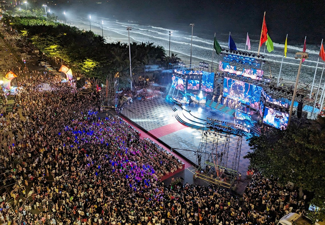 Vung Tau soi dong vao nhung dem nhac hoi. Anh: Tri Do