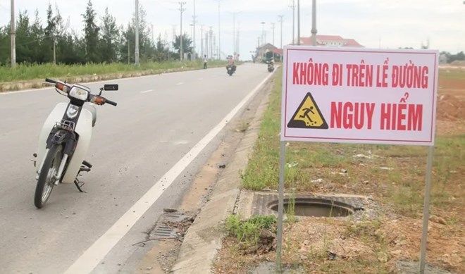 Đặt cảnh báo các hố ga bị mất nắp ở Quảng Trị