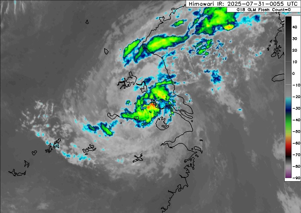 제4호 태풍 코메이 2025년 7월 31일 약화. 사진: Weathernerds