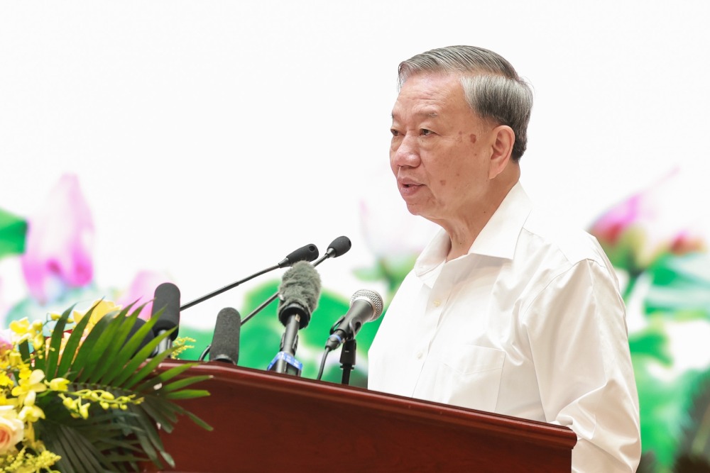 또 람 총서기는 간부 징계는 '금지 구역도 없고 예외도 없고 모든 사람이 법 앞에서 평등하다'는 정신으로 이루어진다고 밝혔습니다. 사진: 하이 응우옌