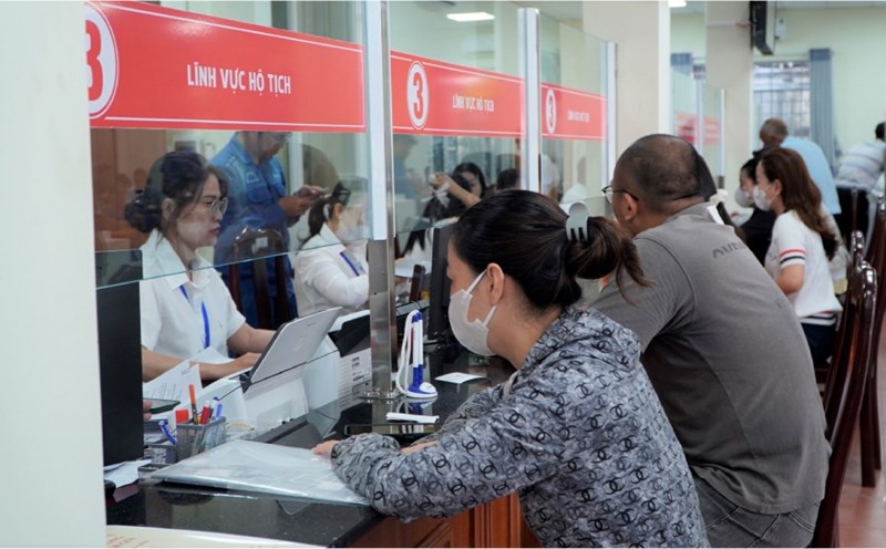 Chairman of the Provincial People's Committee Ho Van Mung also requested that administrative reform must be associated with digital transformation and improve assessment indicators. Photo: Nguyen Anh