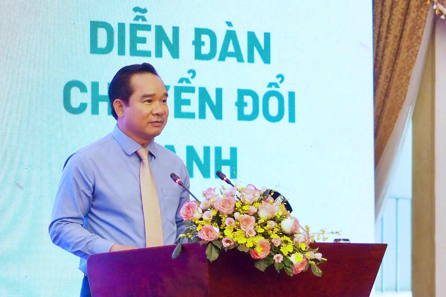 Chu tich UBND TPHCM Nguyen Van Duoc phat bieu tai dien dan. Anh: Hoang Hung