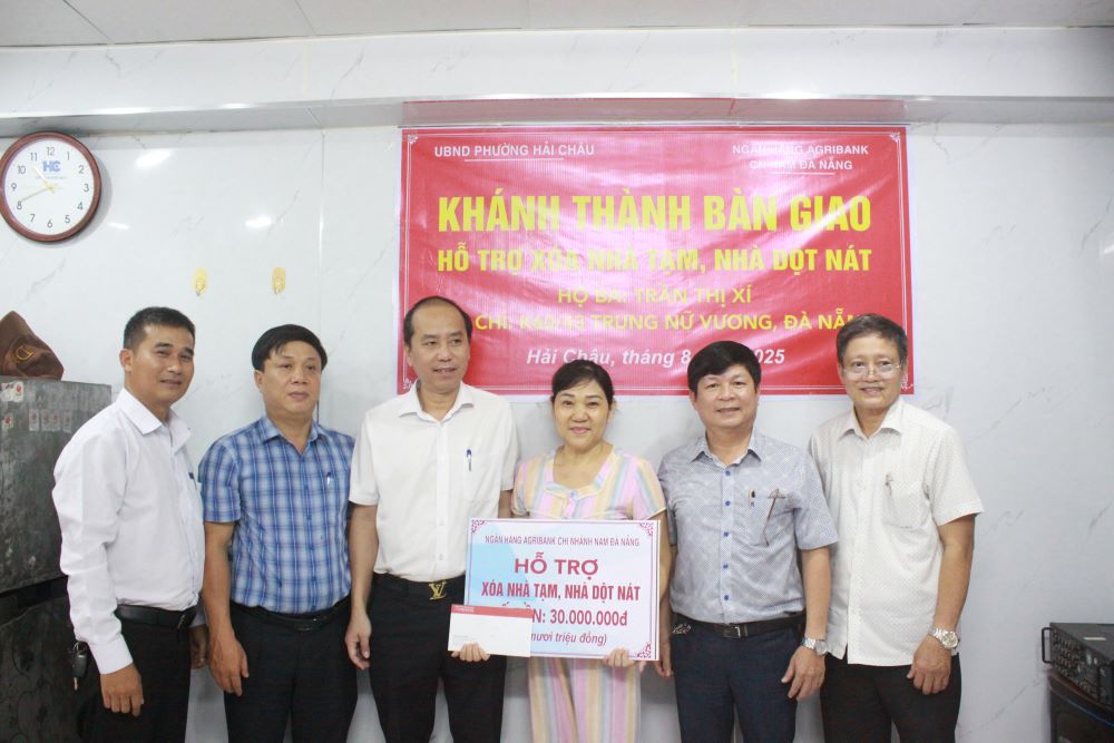 Can nha nho cua gia dinh ba Tran Thi Xi co den 12 nguoi o, sau khi duoc sua chua, can nha tro nen khang trang, giup viec sinh hoat cua ca gia dinh thuan tien hon. Anh: Tran Thi