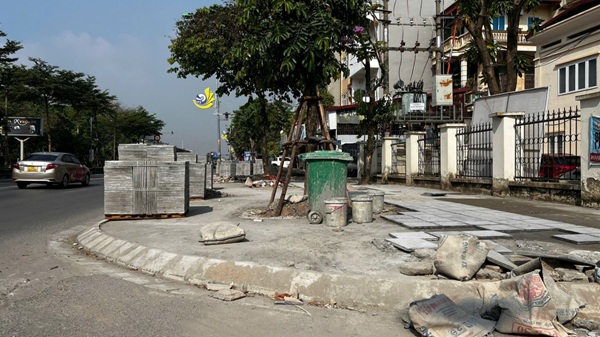 Hanoi temporarily suspends road construction to serve major holidays
