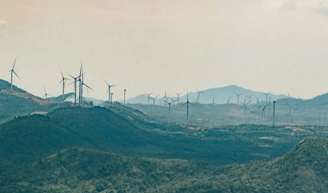 Quang Tri省の風力発電プロジェクトが商業運転を開始しました。写真:H.Nguyen.