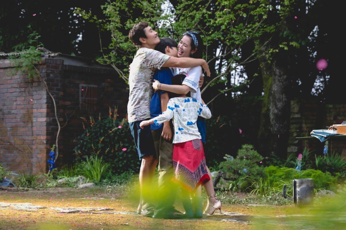 Son Ye Jin lan dau hop tac voi Lee Byung Hun. Anh: Nha san xuat