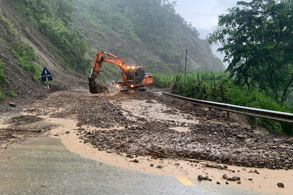 Landslide at Km113+230 National Highway 12 (Muong Tung commune). Photo: 226 Road Joint Stock Company