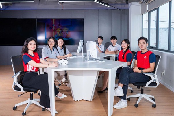 Hoc tap gan voi thuc tien, dao tao sat voi doanh nghiep - sinh vien DHV tu tin buoc vao thi truong lao dong. Anh: Truong Dai hoc Hung Vuong TP.HCM