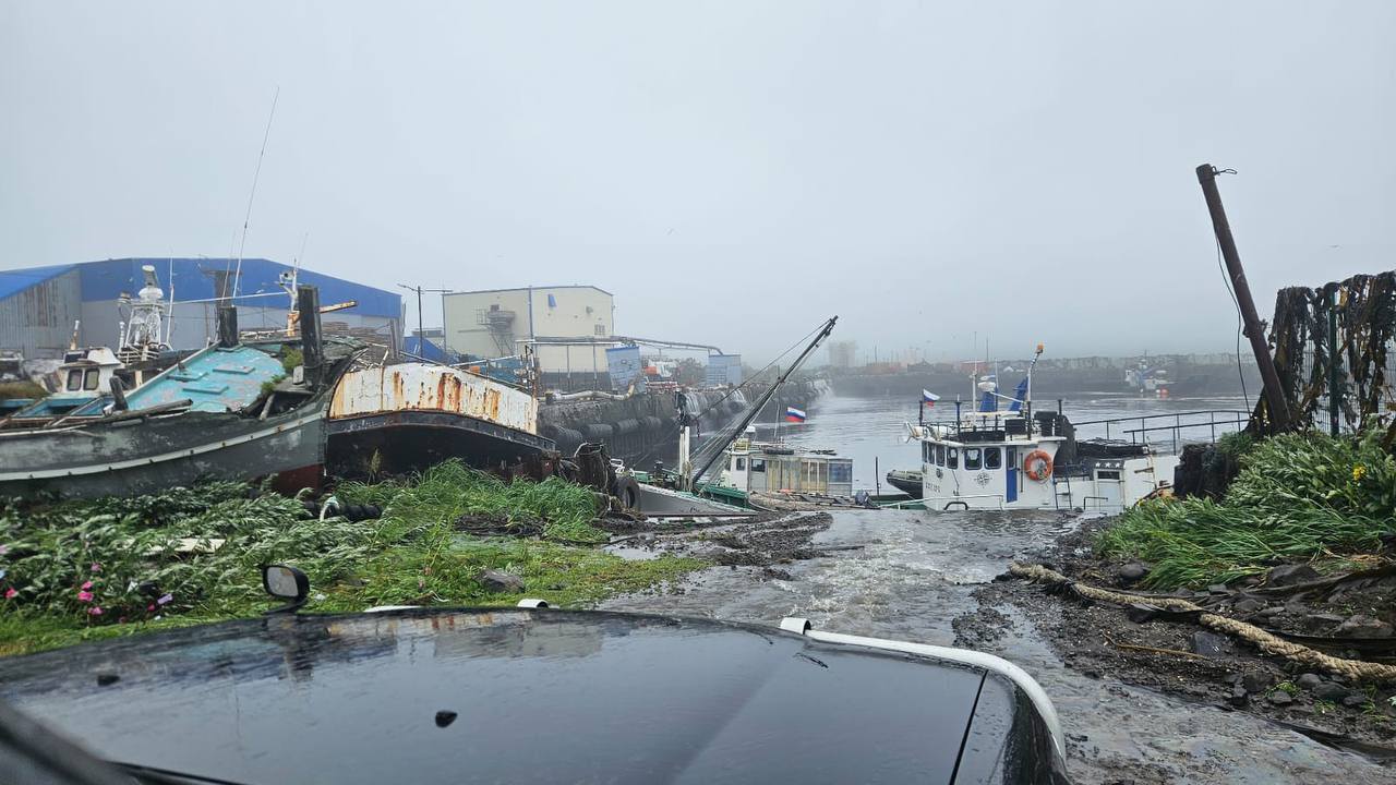 2025년 7월 30일 쓰나미 지진 후 러시아 세베로-쿠릴스크 항구의 피해. 사진: TASS