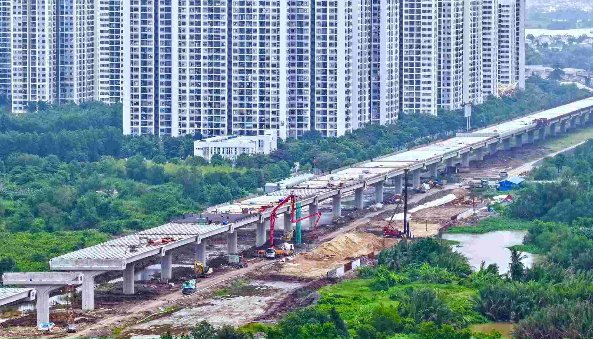 Vinhomes Grand Park都市圏を通過するホーチミン市環状3号線の浅瀬橋の改修。写真:Thanh Tung