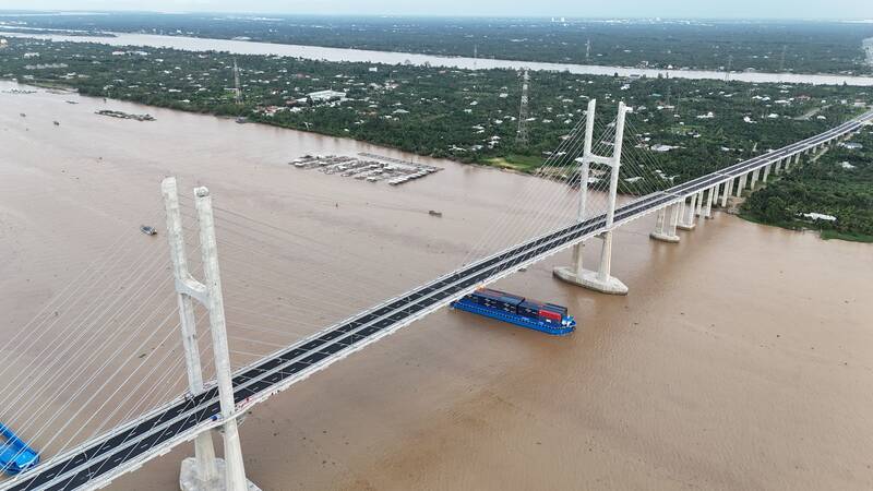 Vinh Long – Dong Thapを結ぶRach Mieu 2橋は完成中、9月2日の建国記念日に開通準備中。写真:Hoang Loc