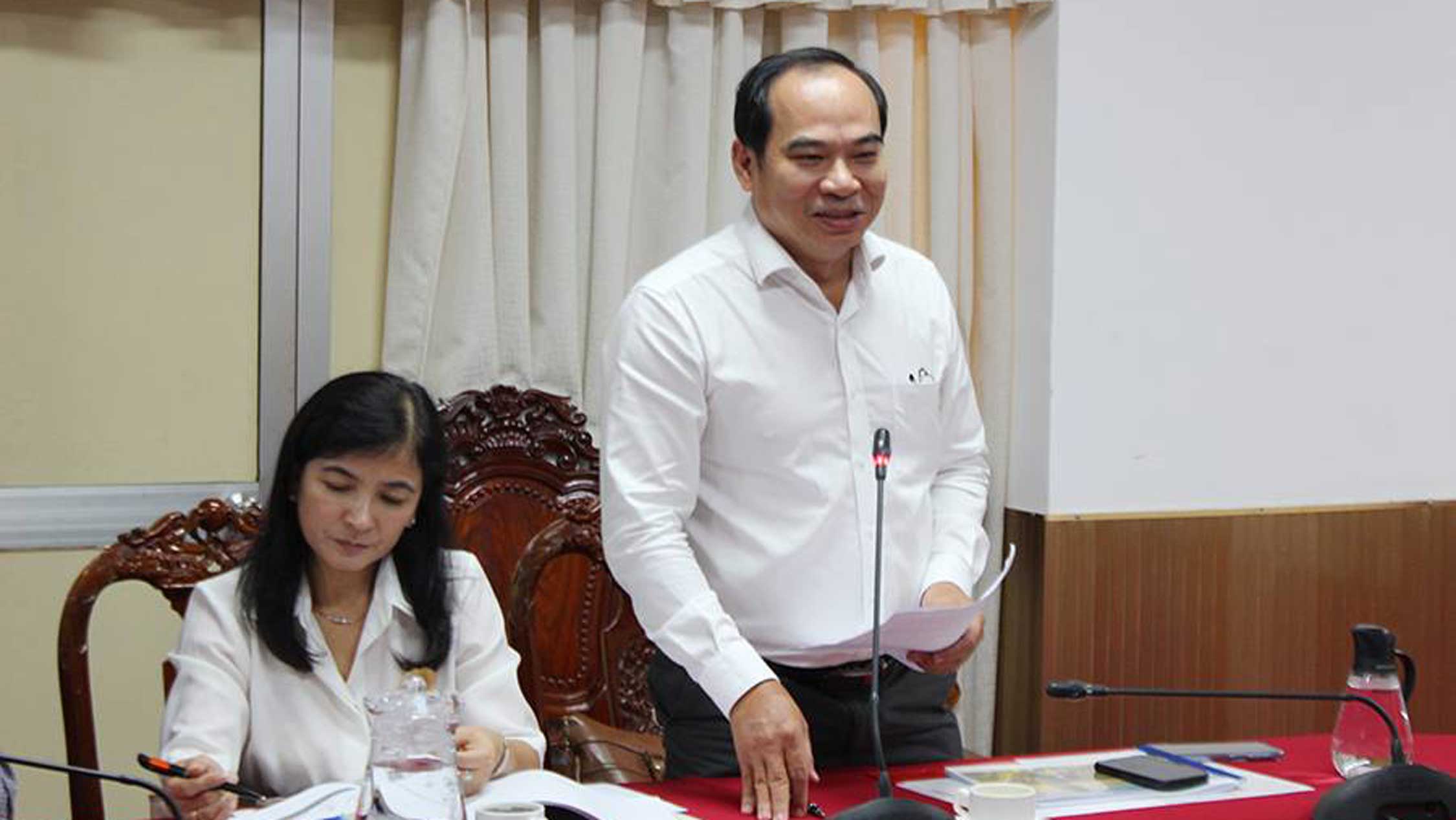 Cac dai bieu dong gop y kien tai buoi lam viec. Anh: Anh Nguyen