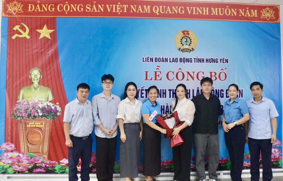 흥옌성 BIBLIOGEM 기업의 새로운 노동조합 조직. 사진: 흥옌 노동조합