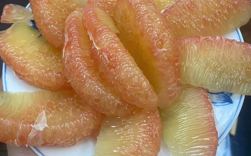 When eaten properly, grapefruit not only helps nourish the kidneys but also contributes to improving microcirculation, protecting kidney cells from oxidative stress. Photo: Quang Minh.