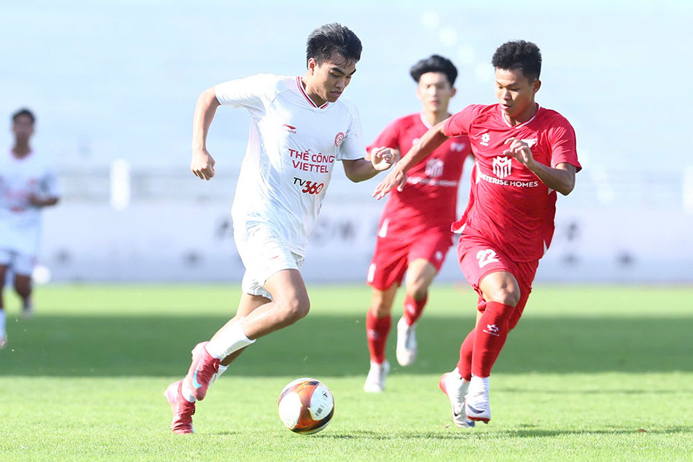 Nguyen Cong Phuong (ao trang) la cau thu noi bat cua The Cong Viettel trong tran chung ket. Anh: Thanh Vu