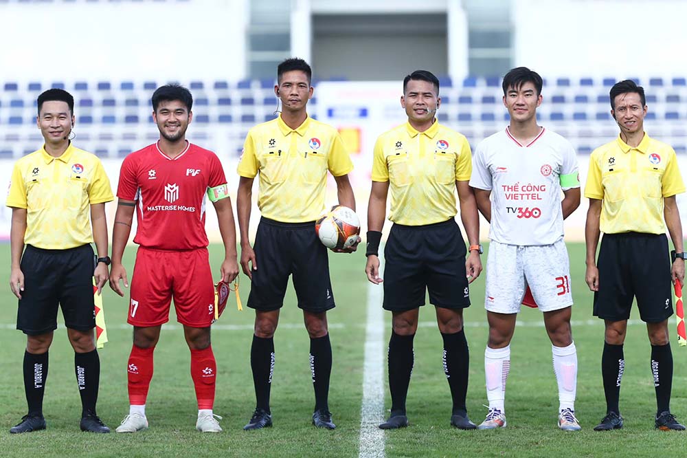 Chieu 31.7, U21 PVF (ao do) doi dau U21 The Cong Viettel (ao trang) trong tran chung ket giai U21 Quoc gia 2025 tren san van dong Ba Ria (phuong Ba Ria, TPHCM).