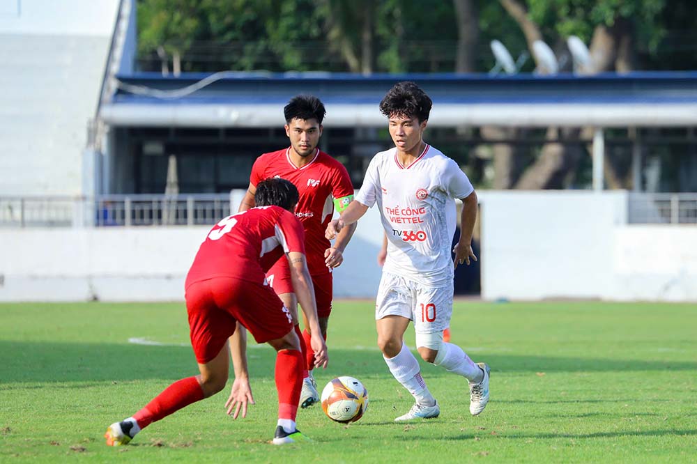 Thoi gian con lai, U21 The Cong Viettel co gang tan cong nhung khong the ghi ban, qua do chap nhan that bai 0-1 truoc PVF trong tran chung ket.