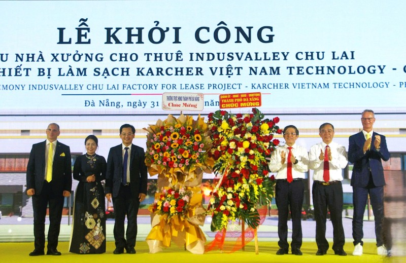 다낭 지도자들이 Indusvalley Chu Lai 프로젝트 2단계 기공식을 축하하고 있습니다. 사진: Truong An