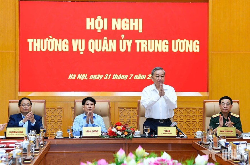 Tong Bi thu To Lam - Bi thu Quan uy Trung uong - chu tri Hoi nghi Thuong vu Quan uy Trung uong xem xet, cho y kien cong tac chuan bi to chuc Dai hoi dai bieu Dang bo Quan doi lan thu XII. Anh: QDND