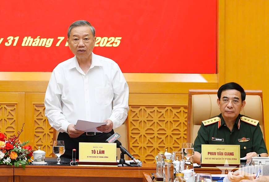 General Secretary To Lam - Secretary of the Central Military Commission - spoke at the Central Military Commission Standing Committee Conference. Photo: QDND