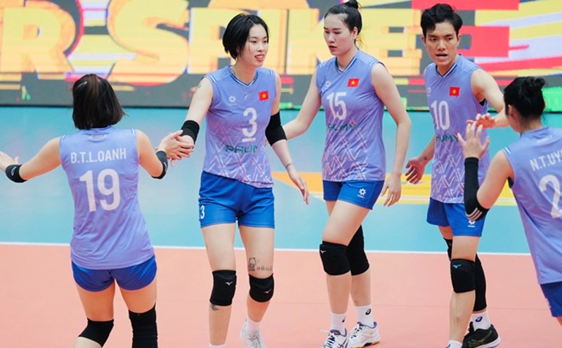 Tuyen bong chuyen nu Viet Nam vua co buoi tap lam quen san truoc SEA V.League. Anh: VFV