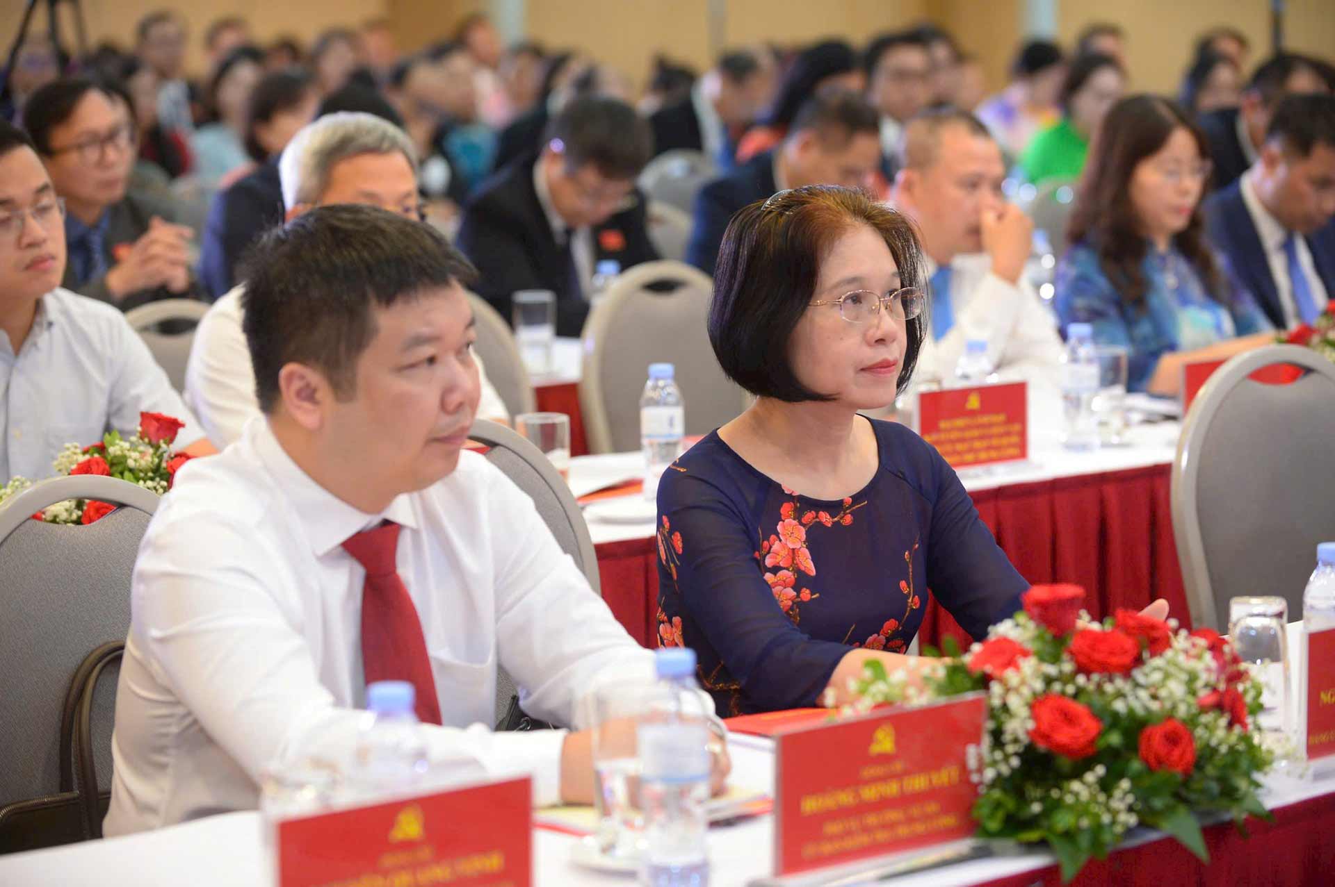 Dai dien lanh dao Cac Co quan Dang Trung uong va Dang uy Mat tran To quoc, cac Doan the Trung uong du Dai hoi