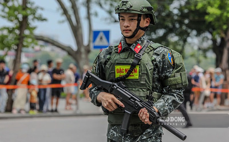 Special police officers with modern weapons, ready to destroy criminals, protect vulnerable people according to the training content.