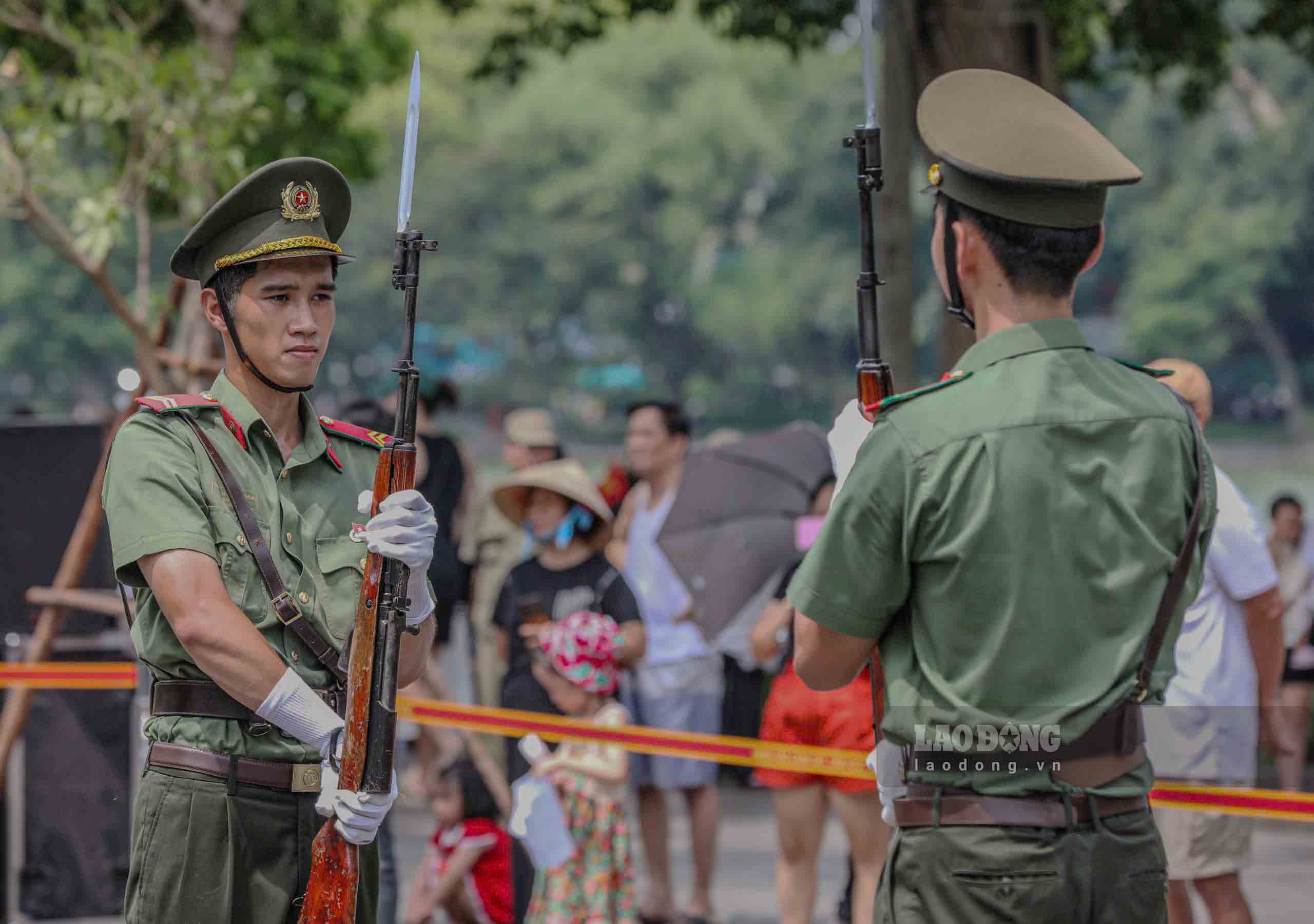 Trong ngay dien ra su kien, nguoi dan se duoc xem man bieu dien mua sung nghe thuat tren nen nhac “Xung dang la thanh bao kiem”. Day la mot trong nhung tiet muc dac sac tai su kien.