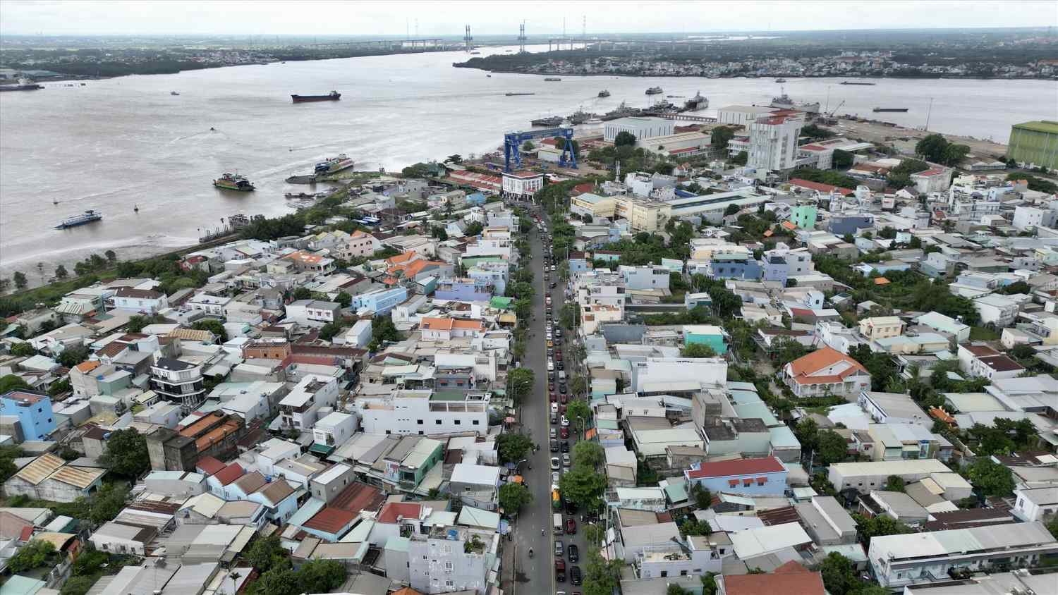 O to xep hang dai cho qua pha Binh Khanh. Anh: Anh Tu