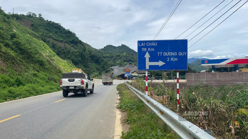 Viec thi cong do dang khien qua trinh di chuyen cua nguoi dan gap nhieu kho khan, nguy hiem. Anh: Dinh Dai